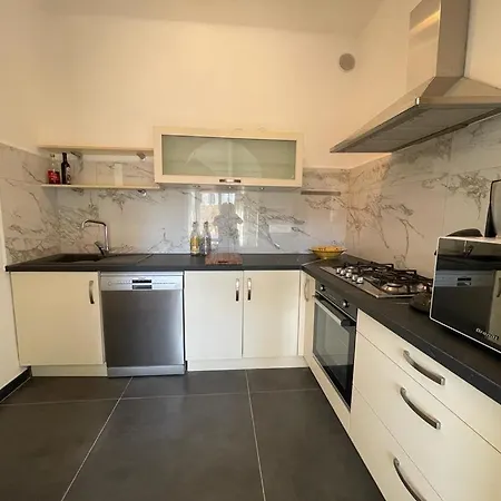 Floramarine Apartman *